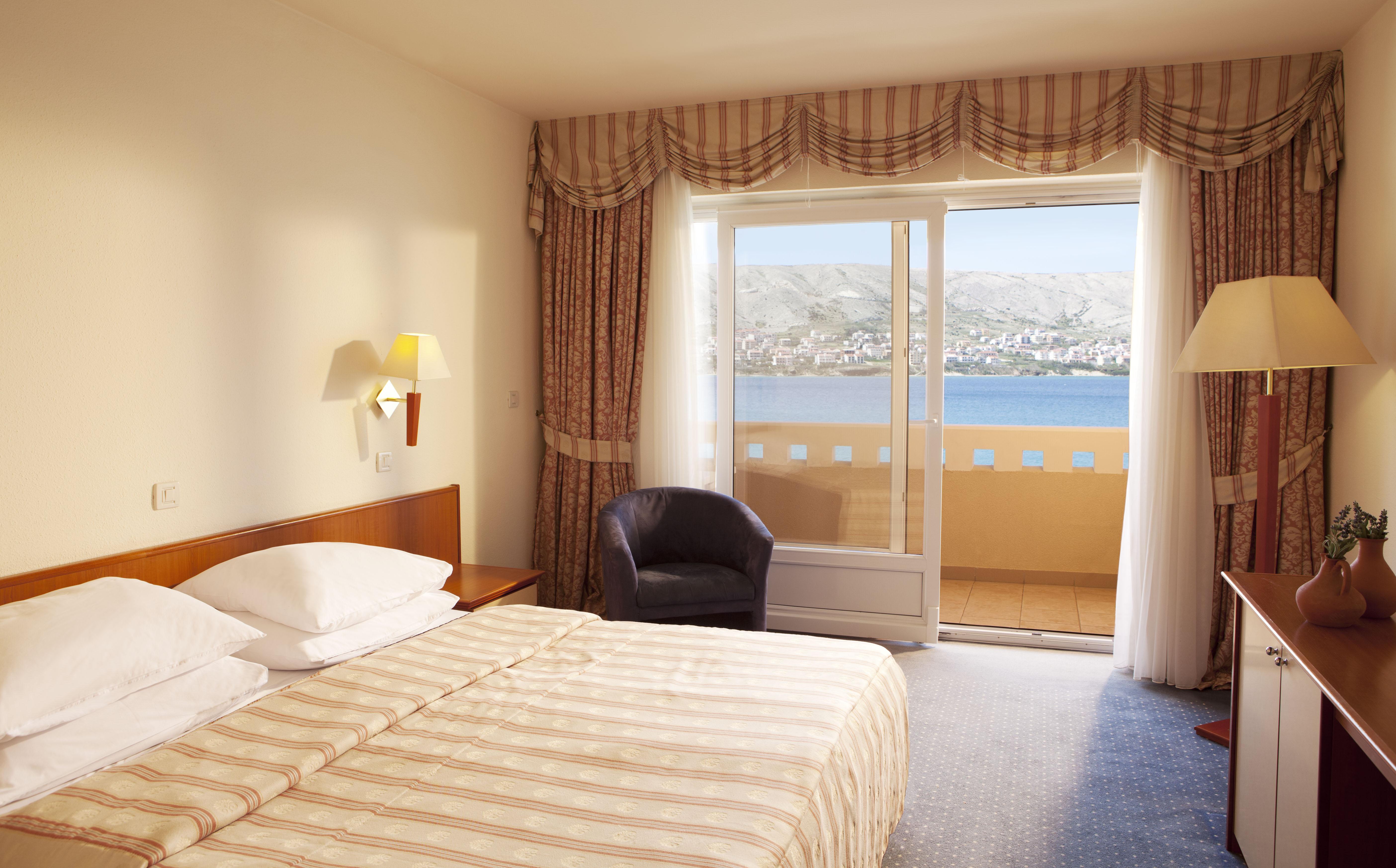 Family Hotel Pagus Паг Екстериор снимка