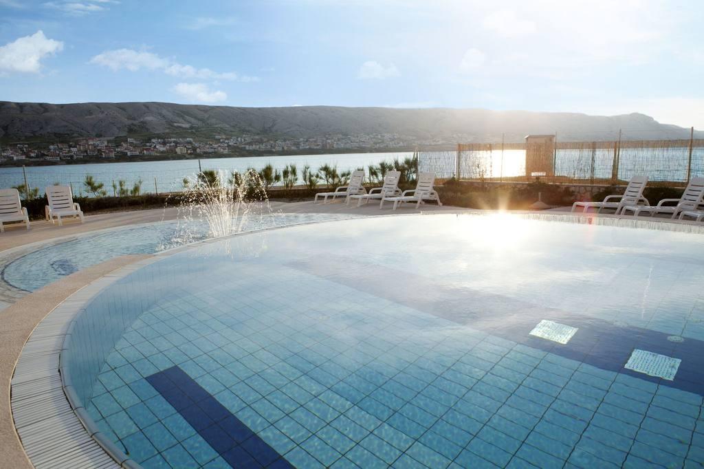 Family Hotel Pagus Паг Екстериор снимка