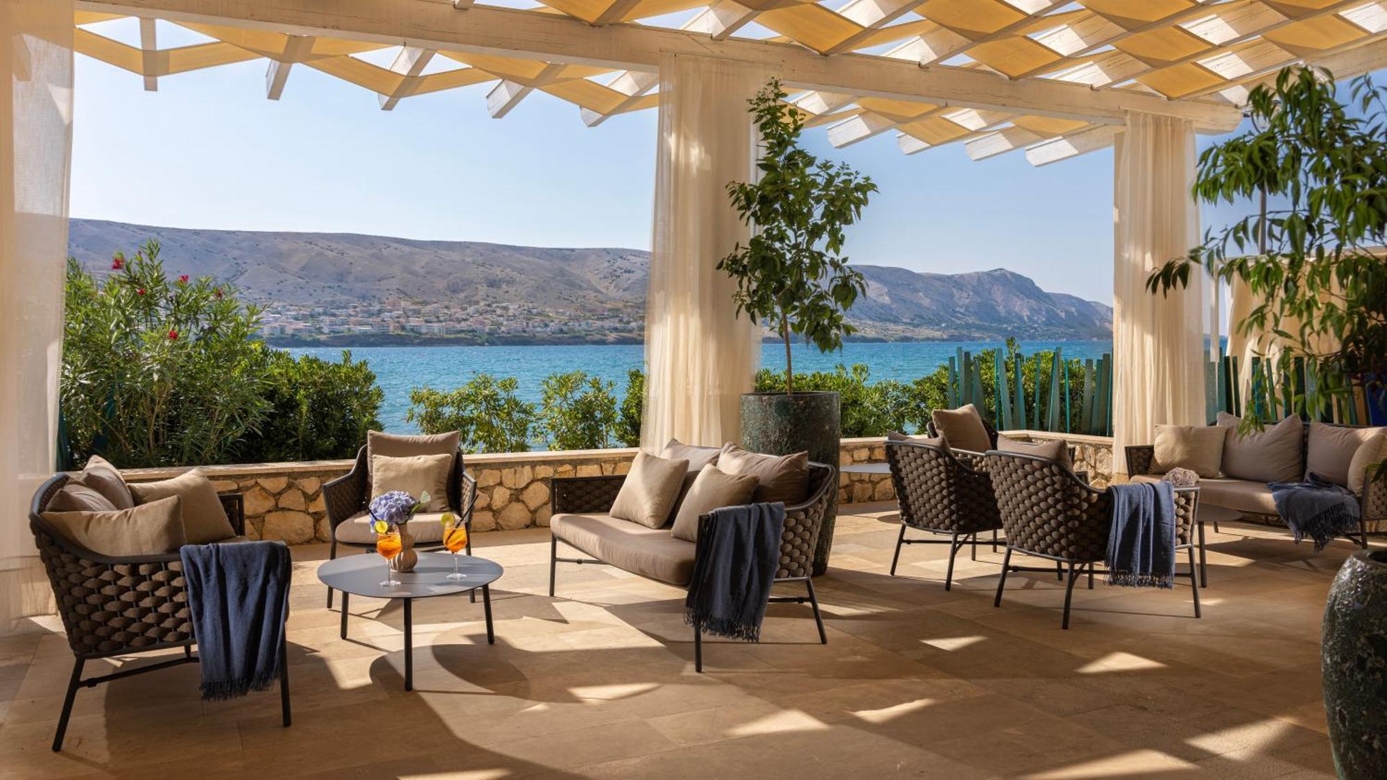 Family Hotel Pagus Паг Екстериор снимка