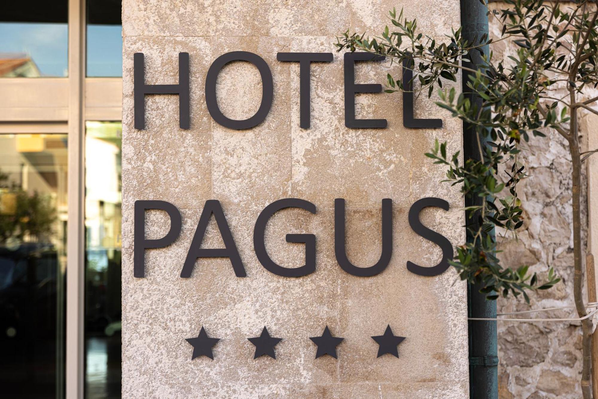 Family Hotel Pagus Паг Екстериор снимка