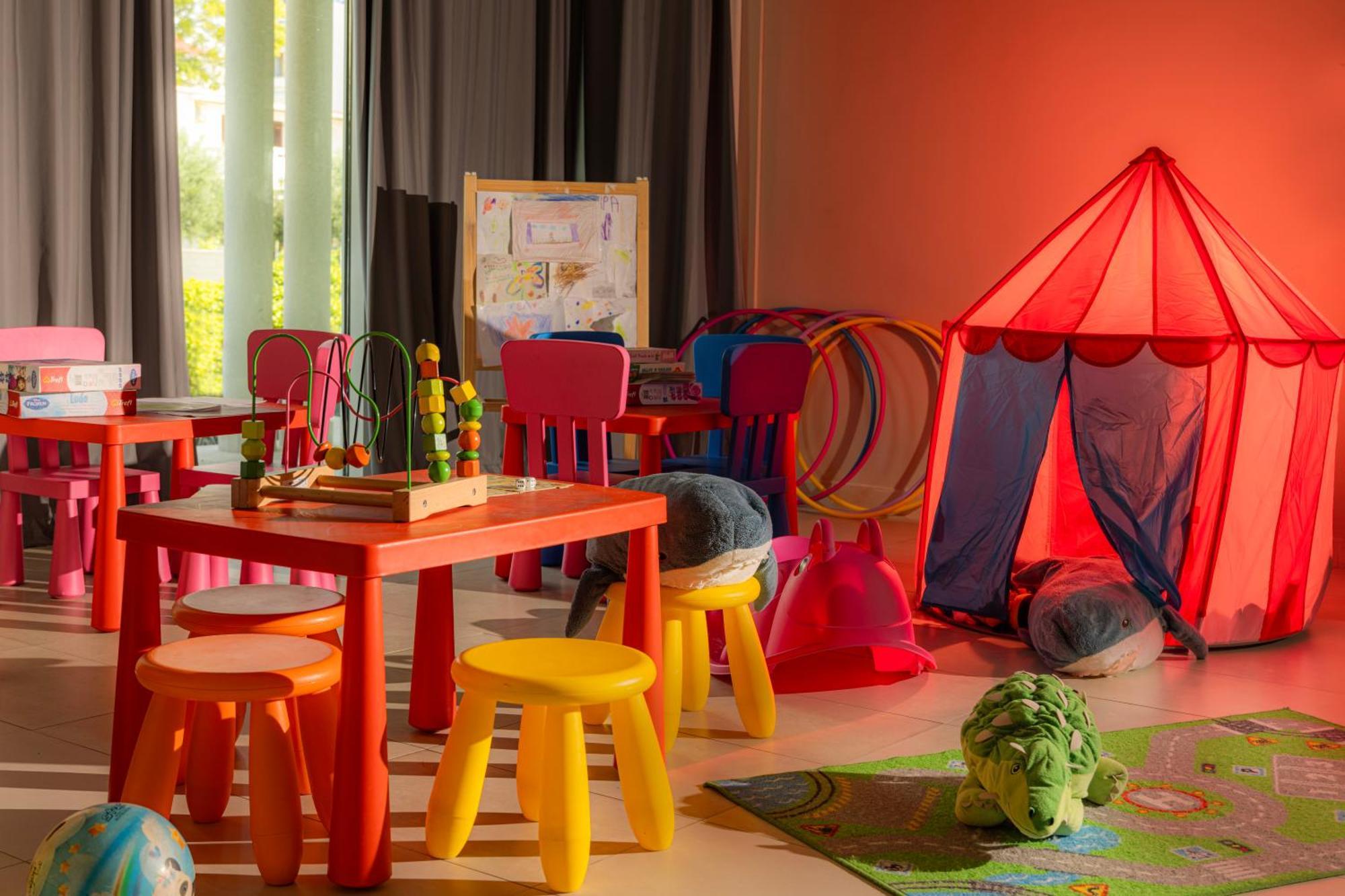 Family Hotel Pagus Паг Екстериор снимка