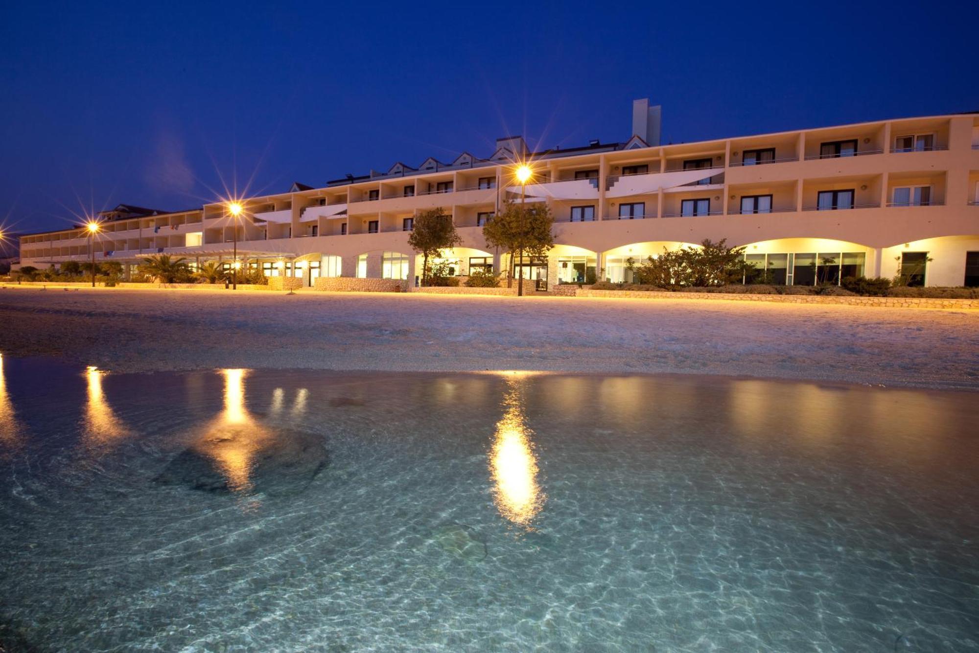 Family Hotel Pagus Паг Екстериор снимка