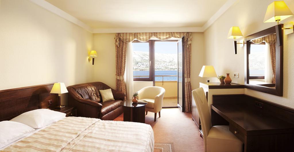 Family Hotel Pagus Паг Екстериор снимка