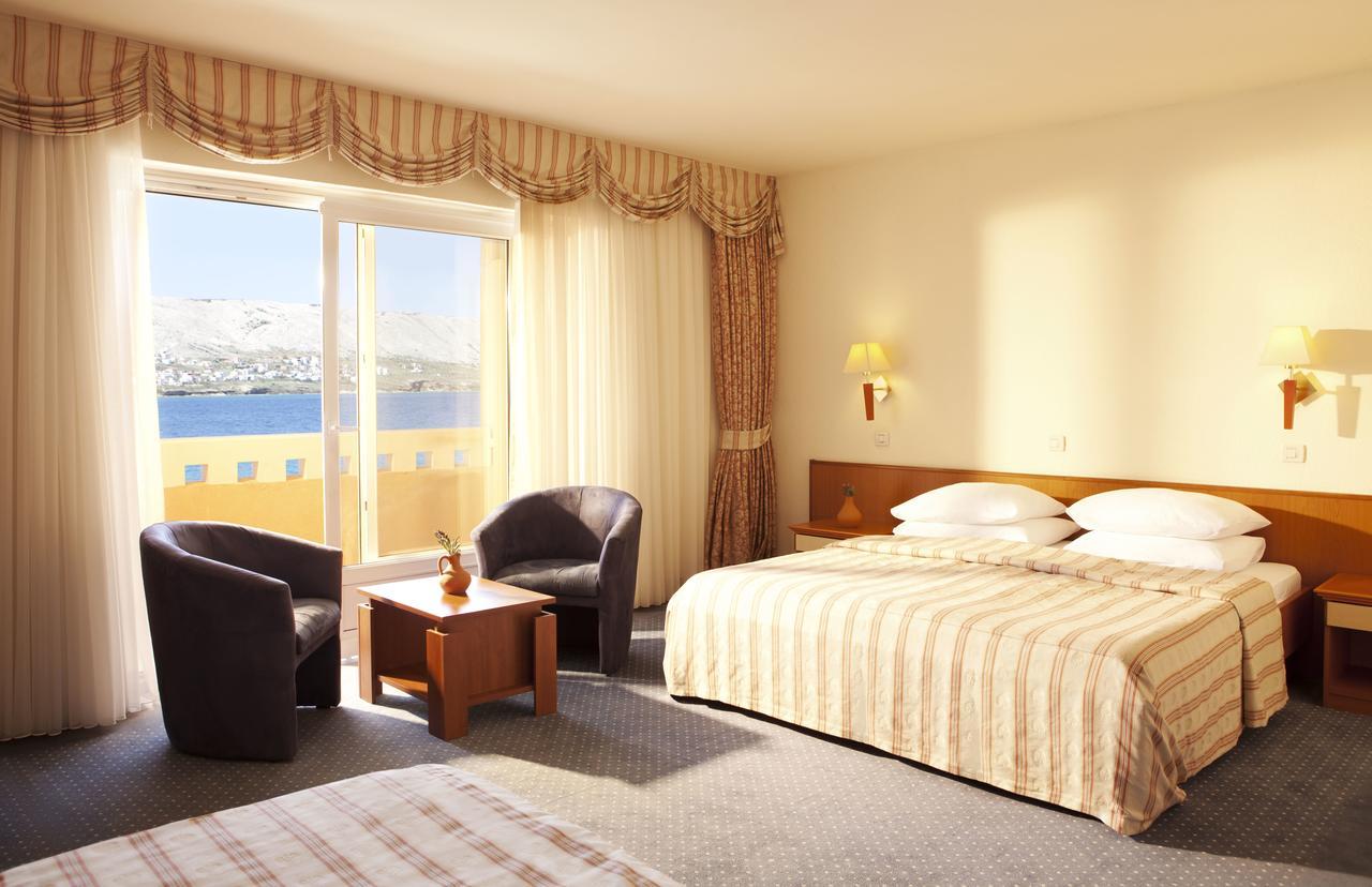 Family Hotel Pagus Паг Екстериор снимка