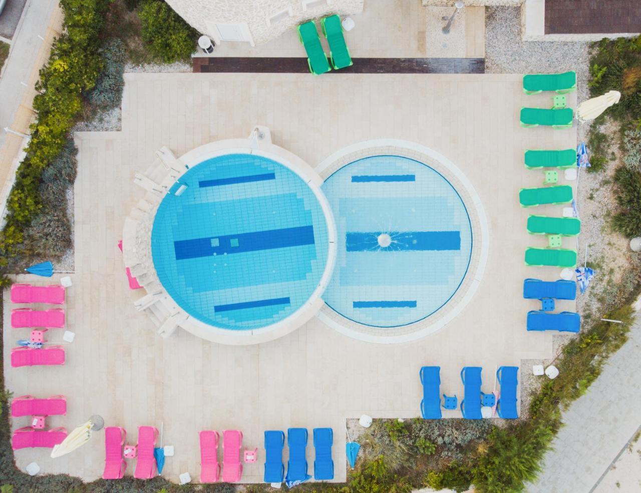 Family Hotel Pagus Паг Екстериор снимка