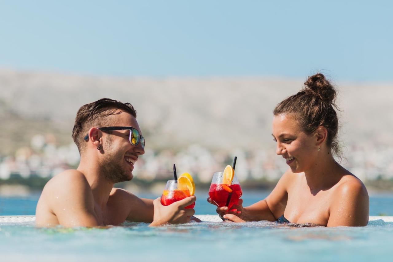 Family Hotel Pagus Паг Екстериор снимка