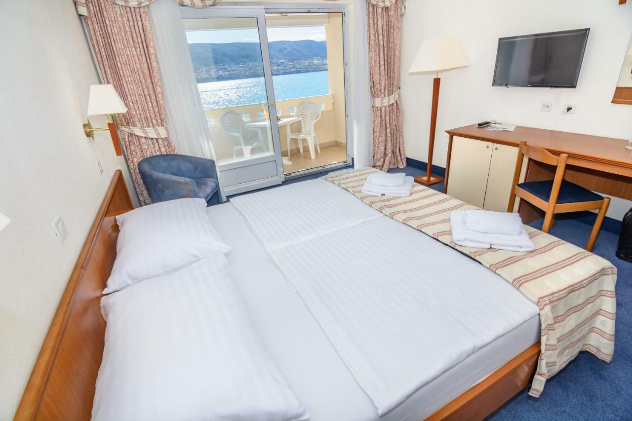 Family Hotel Pagus Паг Екстериор снимка