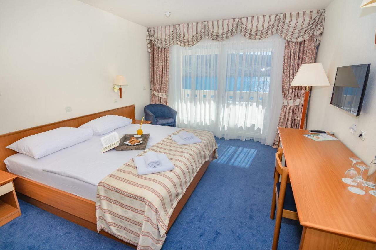 Family Hotel Pagus Паг Екстериор снимка